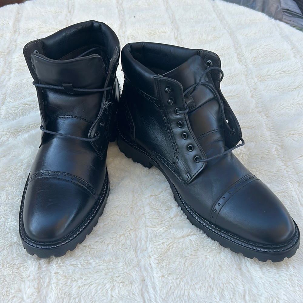 Johnston and Murphy Men’s Garrison Brogue Cap Toe Boots